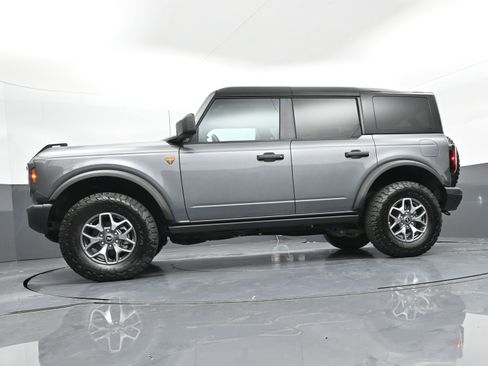 Used 2025 Ford Bronco Badlands image 33