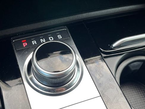 Used 2018 Land Rover Discovery HSE image 23