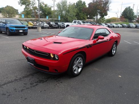 Used 2023 Dodge Challenger SXT image 4