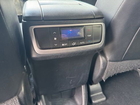 Used 2015 Toyota Highlander Plus AWD/4WD image 19