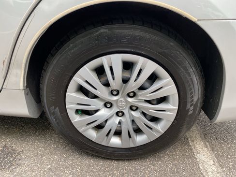 Used 2012 Toyota Camry LE FWD image 16