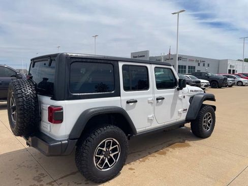 Used 2026 Jeep Wrangler Unlimited Rubicon AWD/4WD image 3