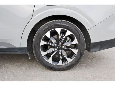 Certified 2024 Kia Carnival EX FWD image 32