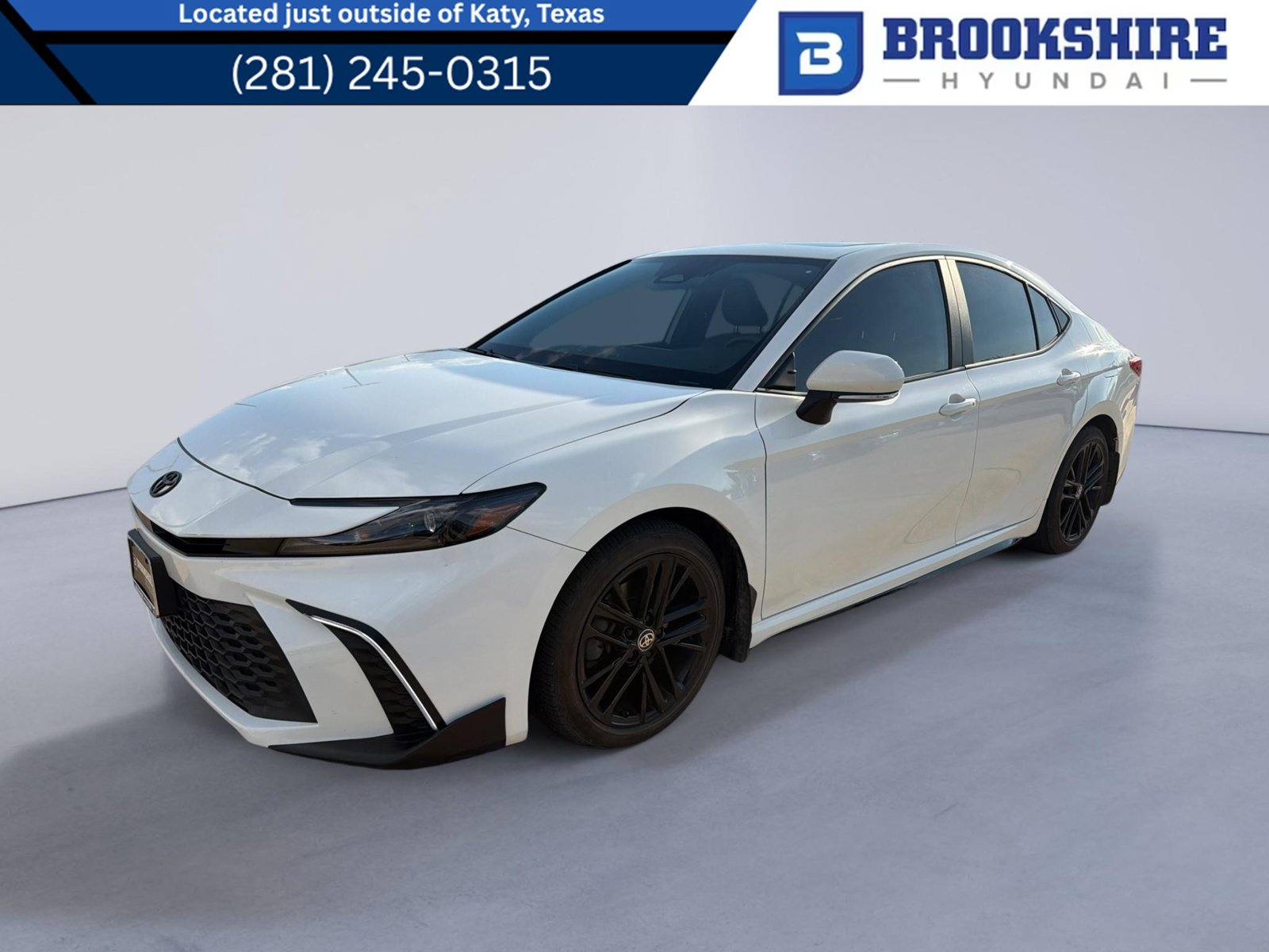 Used 2025 Toyota Camry SE w/ Convenience Package FWD image 1