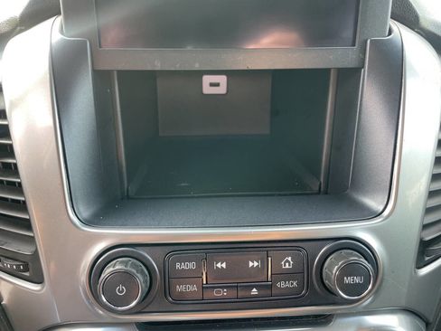 Used 2019 Chevrolet Suburban LT image 24