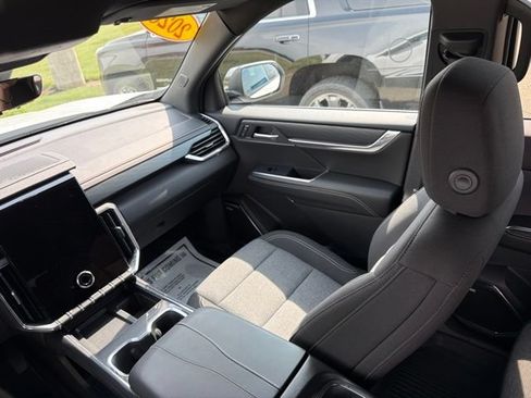 Used 2026 GMC Acadia Elevation w/ LPO, Floor Liner Package AWD/4WD image 27