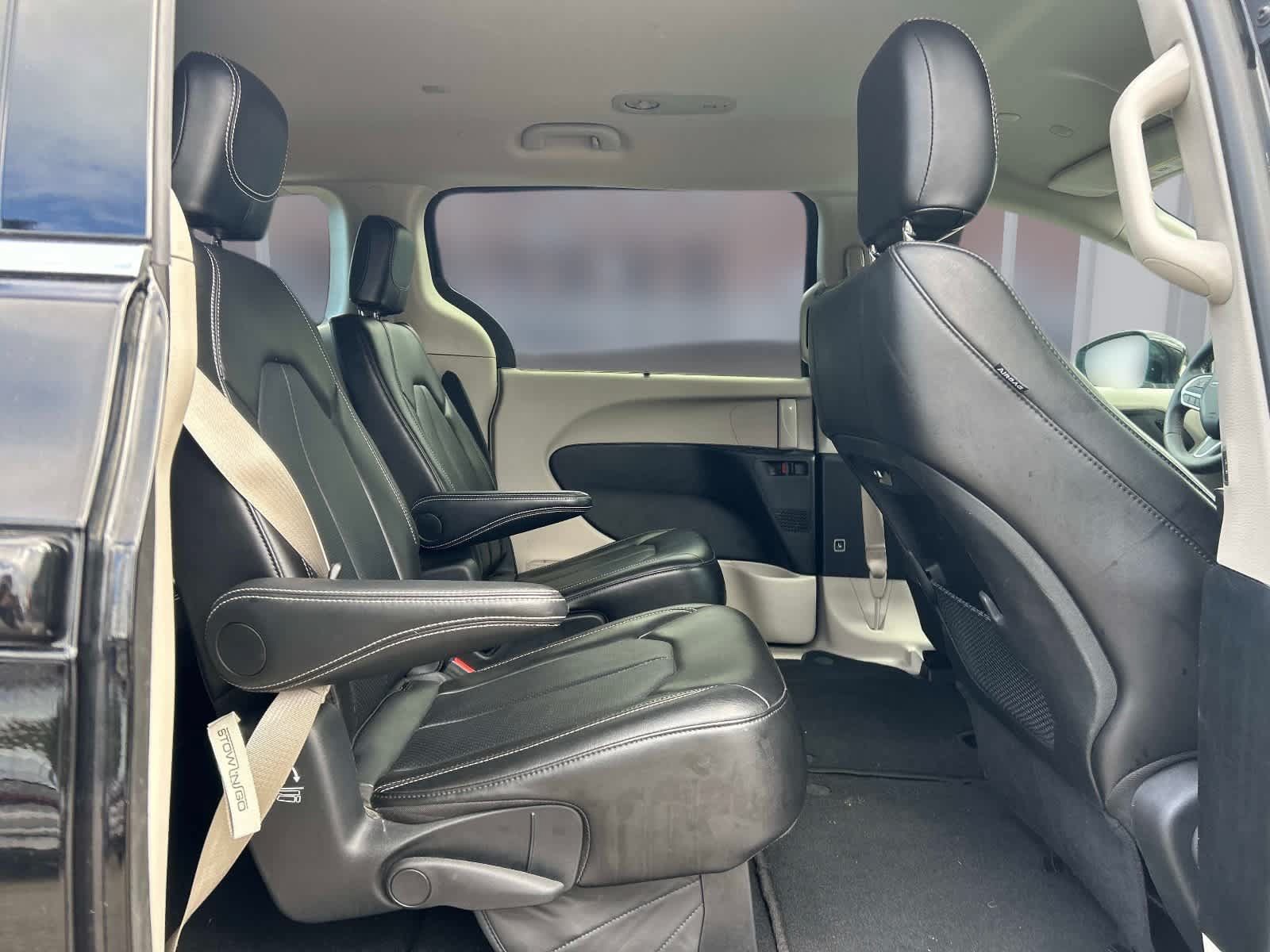 Used 2024 Chrysler Pacifica Touring-L FWD image 20