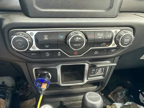 Used 2023 Jeep Gladiator Sport AWD/4WD image 14