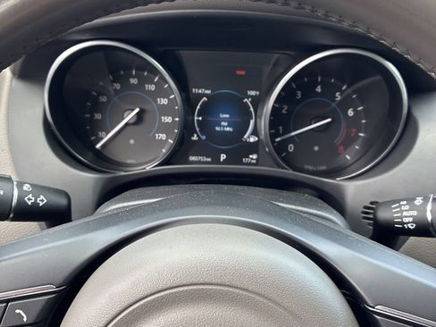 Used 2017 Jaguar XE Premium RWD image 13
