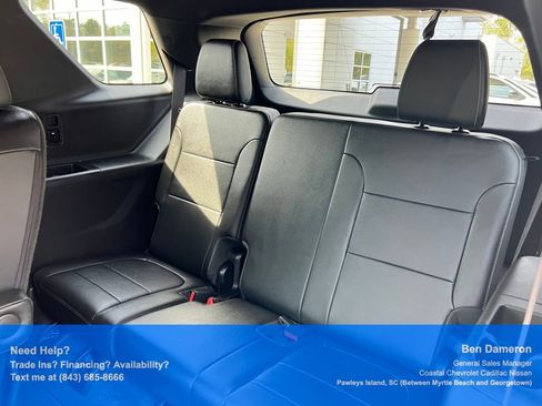 Used 2023 Chevrolet Traverse LT FWD image 18