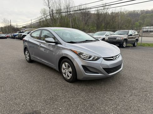 Used 2016 Hyundai Elantra SE image 3