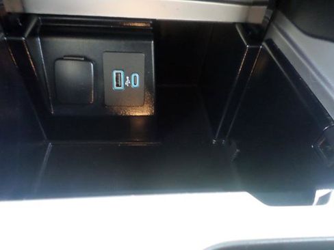 Used 2020 Ford Explorer XLT w/ Equipment Group 202A image 11