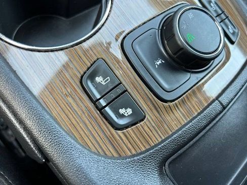 Used 2023 GMC Acadia SLE w/ Driver Convenience Package FWD image 34