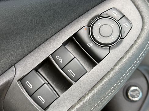 Used 2023 Buick Encore GX Essence w/ Advanced Technology Package FWD image 5