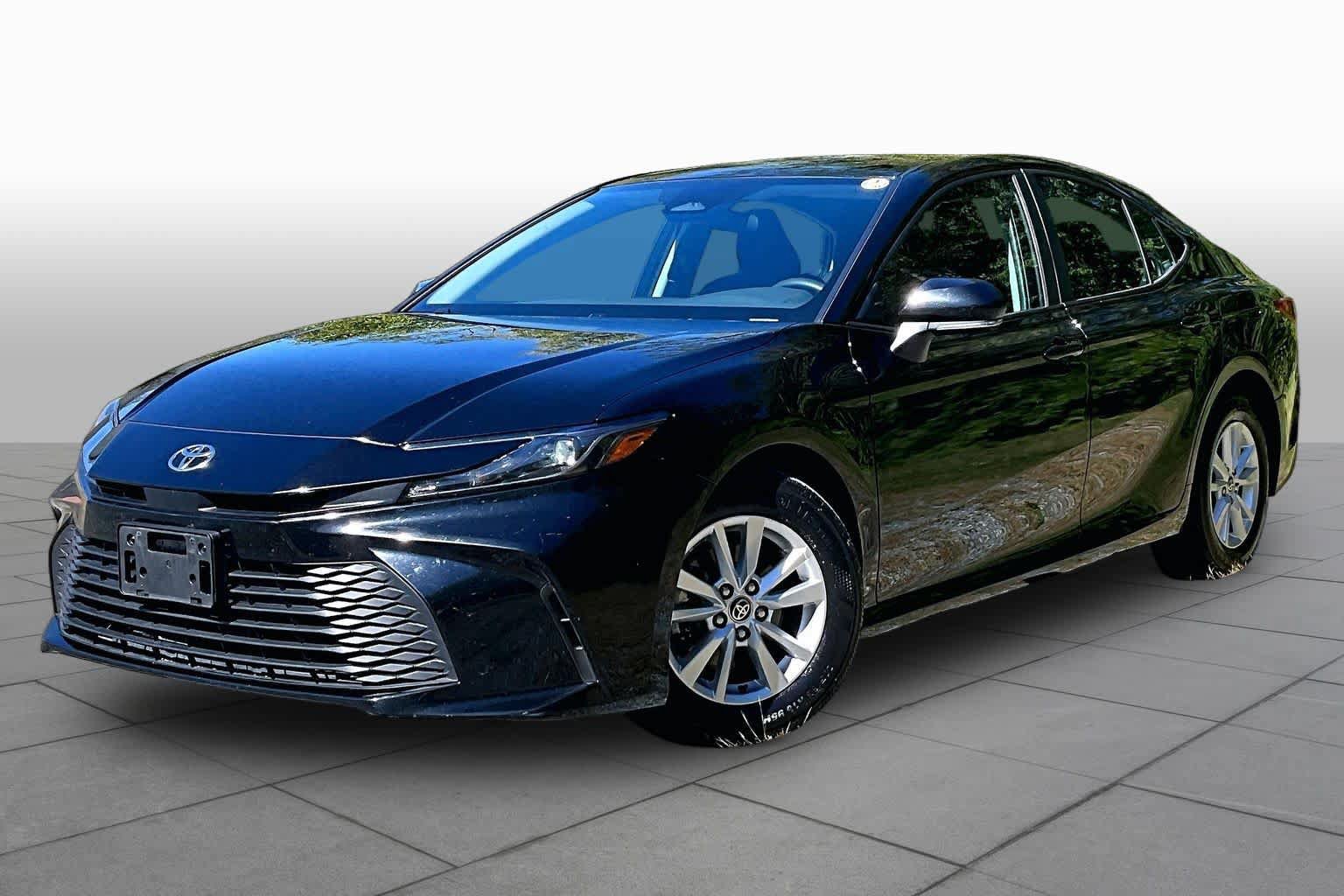Used 2025 Toyota Camry LE FWD image 1