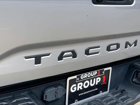 Used 2021 Toyota Tacoma SR5 RWD image 32