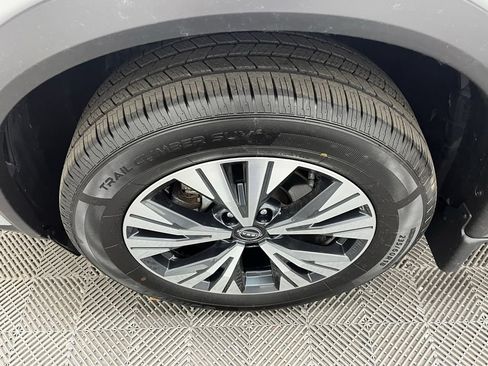Used 2023 Nissan Rogue SV AWD/4WD image 15