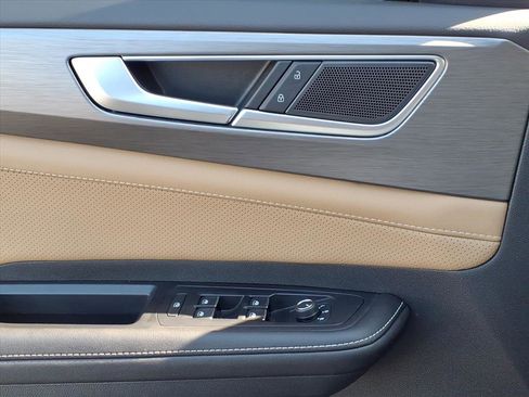 Used 2024 Volkswagen Atlas Cross Sport SE image 24