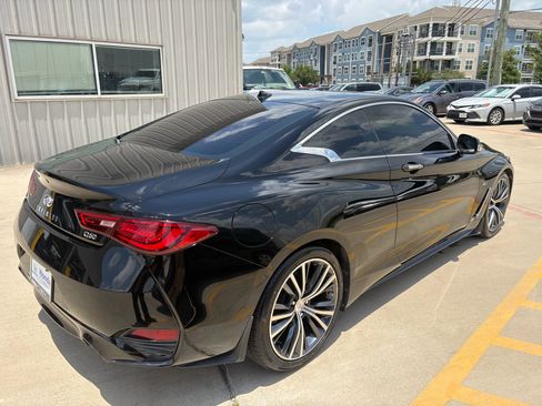 Used 2018 INFINITI Q60 3.0t Luxe w/ Sensory Package 3.0T Luxe RWD image 8