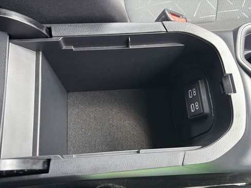 Used 2025 Toyota RAV4 XLE AWD/4WD image 22