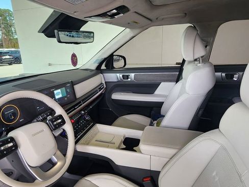 Used 2025 Hyundai Santa Fe Calligraphy image 10