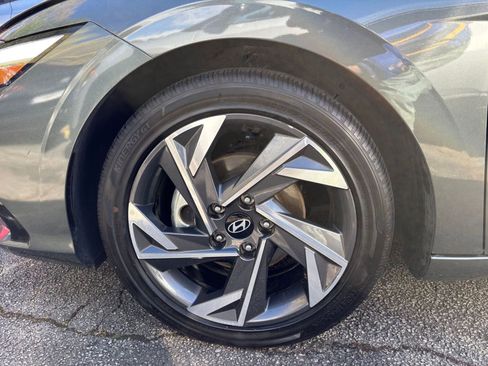 Used 2025 Hyundai Elantra SEL image 32