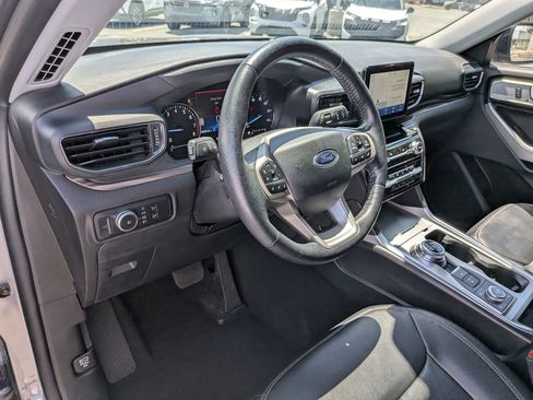 Used 2021 Ford Explorer Limited w/ Equipment Group 301A AWD/4WD image 16