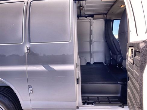New 2025 Chevrolet Express 2500 Work Van image 27