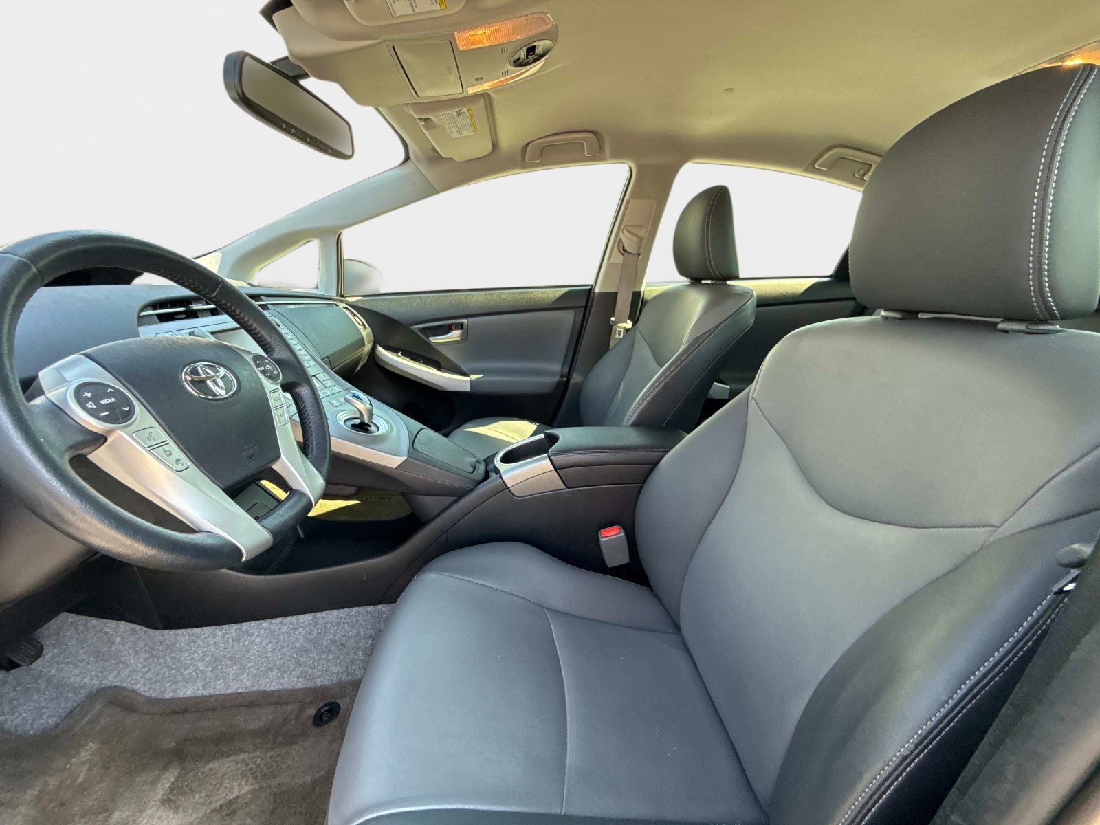 Used 2015 Toyota Prius Five w/ Advanced Technology Package FWD image 20