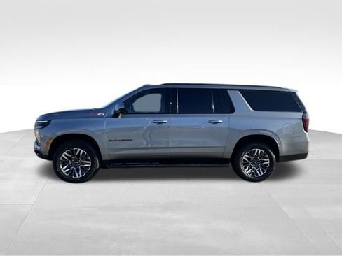 Used 2025 Chevrolet Suburban Z71 image 3