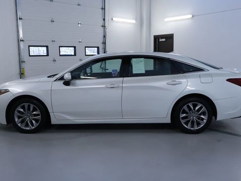 Used 2021 Toyota Avalon XLE image 4