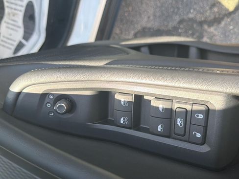Used 2023 Jeep Grand Cherokee Altitude AWD/4WD image 11