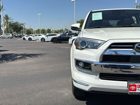 Certified 2022 Toyota 4Runner Limited AWD/4WD image 3
