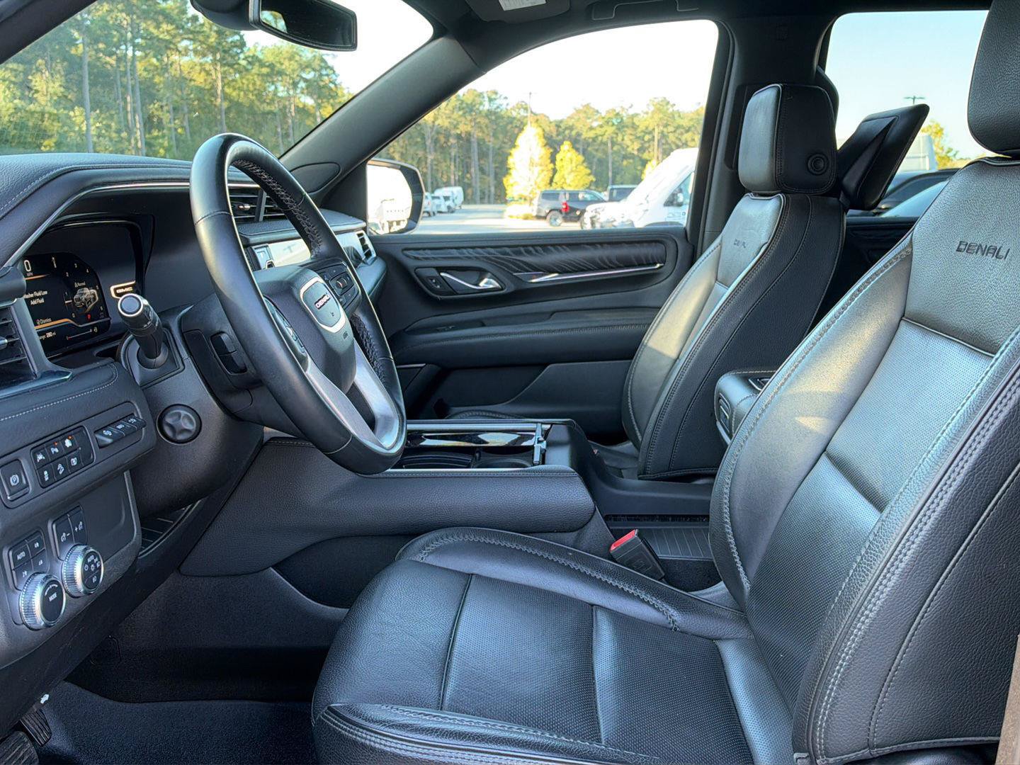 Used 2023 GMC Yukon Denali AWD/4WD image 15