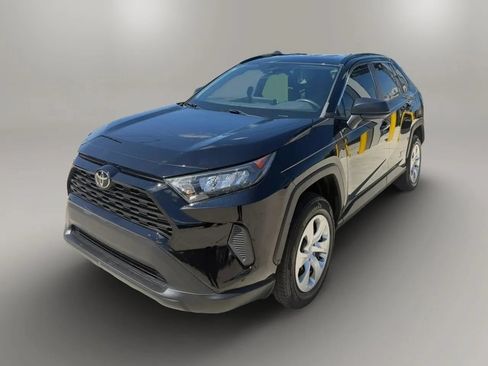 Used 2021 Toyota RAV4 LE FWD image 3