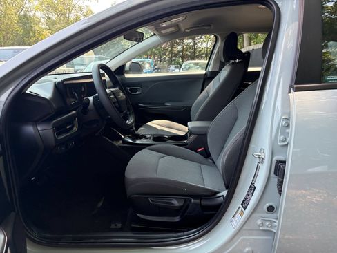 Used 2025 Kia K4 FWD image 25