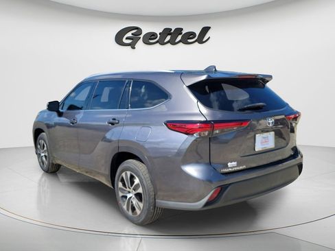 Used 2022 Toyota Highlander XLE FWD image 11