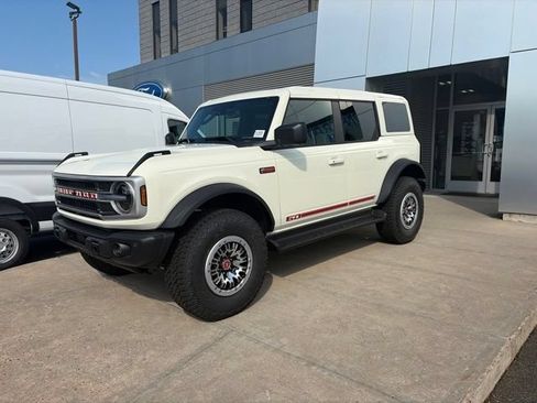 New 2026 Ford Bronco Outer Banks w/ Sasquatch Package AWD/4WD image 3