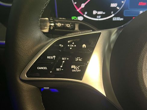 Used 2025 Mercedes-Benz GLC 350e 4MATIC image 24