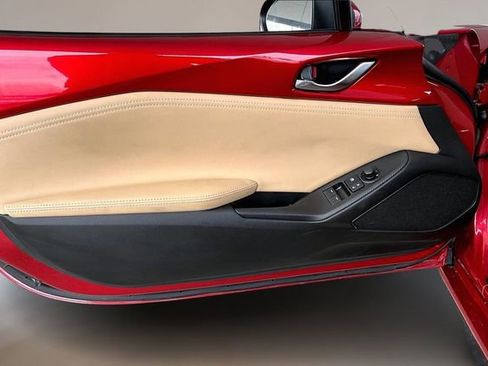 Used 2017 MAZDA MX-5 Miata RF Grand Touring image 16