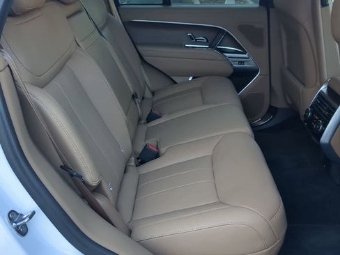 Used 2025 Land Rover Range Rover SE image 22