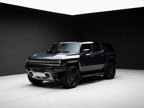 Used 2025 GMC Hummer EV 3X w/ LPO, Cargo Utility Package AWD/4WD image 4