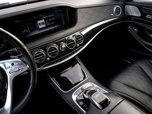Used 2019 Mercedes-Benz S 560e w/ AMG Line Exterior image 24