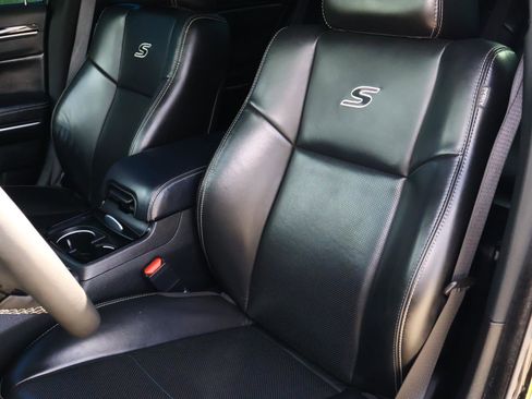 Used 2023 Chrysler 300 S w/ Comfort Group RWD image 14