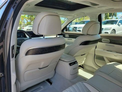 Used 2025 Genesis G90 3.5T AWD/4WD image 9