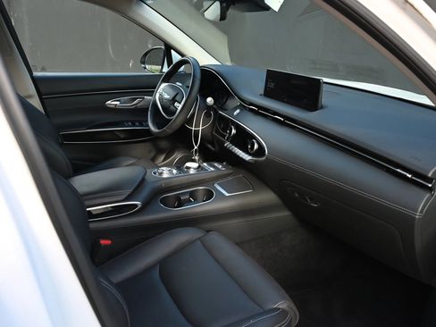 Used 2025 Genesis GV70 2.5T AWD/4WD image 18