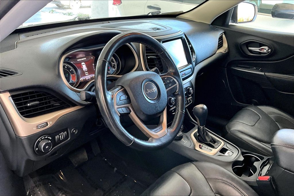 Used 2015 Jeep Cherokee Limited w/ Luxury Group AWD/4WD image 17