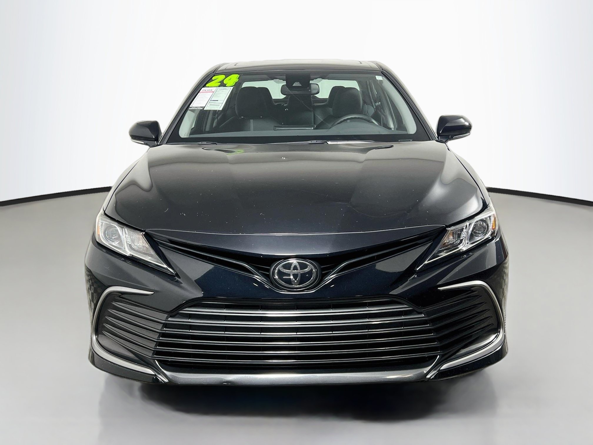 Used 2024 Toyota Camry LE w/ Convenience Package FWD image 11