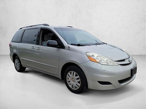 Used 2008 Toyota Sienna CE FWD image 3