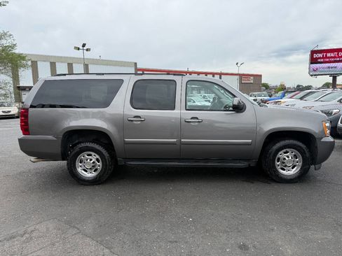 Used 2007 Chevrolet Suburban 2500 LT w/ LT Preferred Equipment Group AWD/4WD image 4